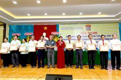 Những tấm gương sáng trong đồng bào Công giáo