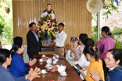 Thăm hỏi, chúc mừng Giáng sinh Giáo họ Hàm Rồng