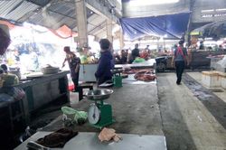 Giá lợn hơi tăng phi mã, tiểu thương 'treo' sập, nghỉ bán