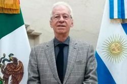 Cuốn sách 10 USD đặt dấu chấm hết cho sự nghiệp của Đại sứ Mexico