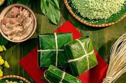 Giá lợn tăng phi mã, bánh chưng 'xách giá' chạy theo