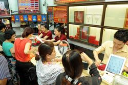 Giá vàng tiếp tục tăng 'phi mã', vượt mốc quan trọng