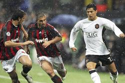 Đôi bạn 'cùng lùi' Milan và MU: Đâu rồi những ngày xưa yêu dấu