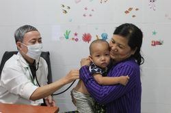 Phòng chống bệnh hô hấp cho trẻ nhỏ trong thời tiết giao mùa