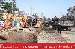 Thi công đêm ngày, quyết hoàn thành tuyến đường 'treo' lâu nhất Hà Tĩnh trước Tết