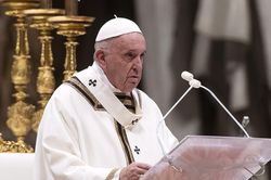 Giáo hoàng Francis chủ trì thánh lễ mừng Chúa Giáng sinh truyền thống
