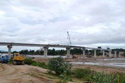 'Nhịp cầu nối những bờ vui'