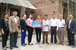 Phụ nữ giúp nhau thoát nghèo