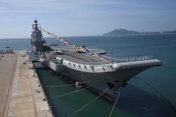 'Cá mập bay' và các loại khí tài trên hạm của tàu sân bay Sơn Đông