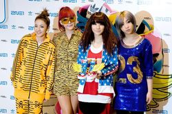 2NE1 và dàn sao Hàn có trang phục bị chê thảm họa nhất lịch sử