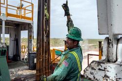 Giá dầu tăng mạnh nhờ kỳ vọng Mỹ-Trung sớm ký thỏa thuận thương mại giai đoạn 1