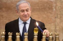 Thủ tướng Israel phải 'tháo chạy' vì rocket