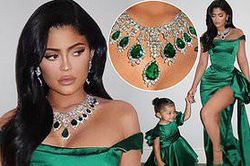 Kylie Jenner diện váy 'hàng thửa' xẻ cao tôn ngực nảy nở