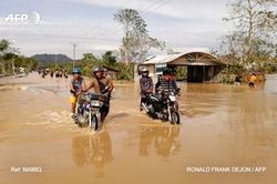 Bão Phanfone tàn phá miền Trung Philippines trước khi đi vào biển Đông