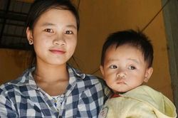 Chuyện thật như đùa: 15 tuổi lấy chồng có con gần 1 tuổi
