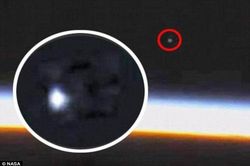 NASA lại bị tố che giấu UFO tiến gần Trái đất