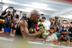 Mayweather bỏ ngỏ khả năng trở lại sàn đấu