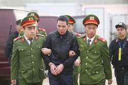 Xét xử vụ nữ sinh giao gà: Phạm Văn Dũng khai bị ép cung để chối tội, sau phải thừa nhận 'bị cáo suy nghĩ chưa đủ, xin lỗi quý tòa'