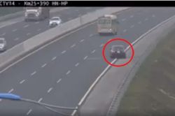 Tước giấy phép 2 tháng, phạt 1 triệu đồng tài xế xe hơi đi lùi 6km trên cao tốc