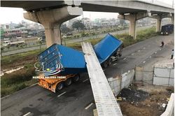 TP.HCM yêu cầu khẩn trương điều tra sập cầu vượt bộ hành Suối Tiên