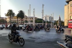 Dựng sân khấu ngay giữa bùng binh trung tâm TP Huế: Sáng tạo, chơi trội nhưng chưa có phép?