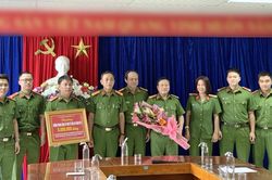 Khen thưởng đột xuất thành tích phòng chống tội phạm