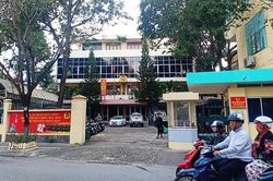 Sau tát tai giữa cuộc họp, phụ huynh và giáo viên cùng gửi lời xin lỗi