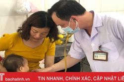 Thời tiết 'đỏng đảnh', bệnh hô hấp trẻ em khiến khoa nhi các bệnh viện ở Hà Tĩnh quá tải