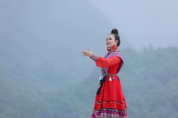 Quán quân Sao mai Lương Hải Yến hóa thân thành cô gái Mông hát 'Bài ca trên núi'