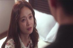 Đói quá về ăn bát cơm ở cữ mẹ dọn cho vợ, nhưng chưa kịp nuốt đã phải nhổ ra ngay