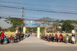 Kim Sơn: Lan tỏa phong trào xếp hàng đón con trước cổng trường