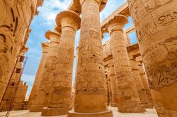 Khám phá ngôi đền thiêng Karnak tại Ai Cập
