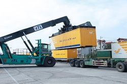 Đưa vào vận hành gần 100 container chở hàng, Bưu điện Việt Nam đảm bảo lưu thoát hết hàng hóa dịp Tết Canh Tý