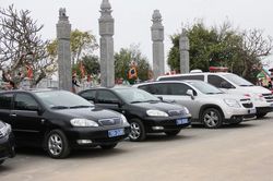 Ban Nội chính T.Ư yêu cầu không chúc Tết lãnh đạo, không dùng xe công đi lễ chùa