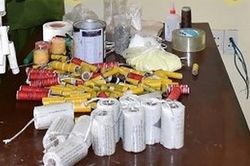 Lên mạng học chế pháo nổ, mang đi tiêu thụ thì bị bắt