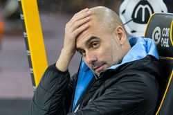 Pep Guardiola cay đắng: 'Không thể đuổi kịp Liverpool'