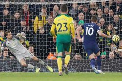 Harry Kane giải cứu Tottenham, Mourinho thở phào