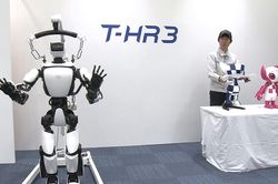 Robot - Bạn đồng hành lý tưởng cho người cao tuổi