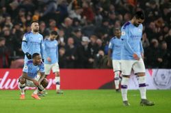 Dẫn trước 2-0, Man City vẫn phải 'nếm trái đắng' trước Wolverhampton