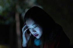 Sốc ngất khi tình địch gọi điện đến nhà nghỉ 'nhận lại chồng' và dạy 'cách giữ chồng'