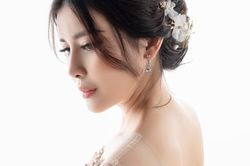 Tuyệt chiêu trang điểm nhẹ nhàng, sang trọng của người mẫu - diễn viên Cao Thái Hà