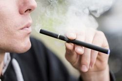 Mỹ nâng tuổi được mua thuốc lá lên 21