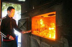 Nguy cơ cháy do bất cẩn khi thắp hương, đốt nến, vàng mã: Cảnh giác từ những đốm lửa nhỏ