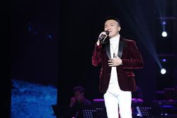 'Tình Xuân Bolero': Lê Cường hạnh phúc song ca cùng thần tượng Chế Linh và Phương Dung