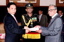 Đại sứ Phạm Việt Chiến trình Thư ủy nhiệm lên Tổng thống Bangladesh