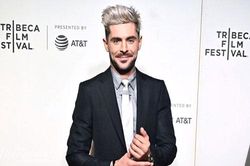 Zac Efron nhập viện vì nhiễm trùng