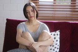 Thấy em chực nhỏ lệ, bố buông đũa nói một câu làm em bật khóc
