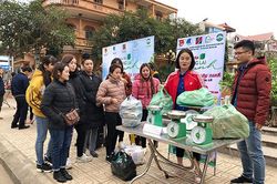 Ngày hội 'Vì tương lai xanh' đổi rác thải lấy cây xanh