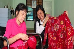 Tạo sinh kế cho người kém may mắn