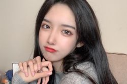 Lại thêm 1 hot girl Trung Quốc lộ mặt thật dọa CĐM hết hồn